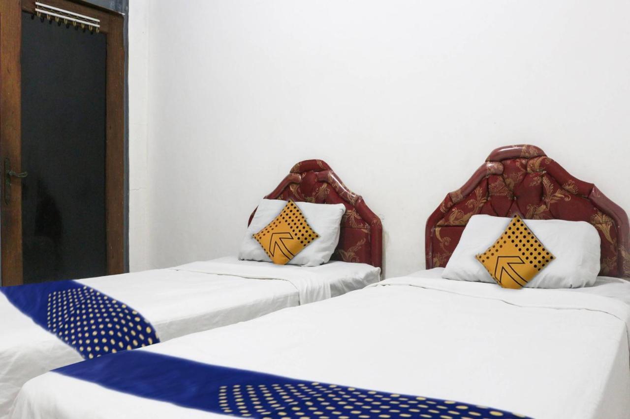 Spot On 91212 Hotel Kelimutu クパン エクステリア 写真