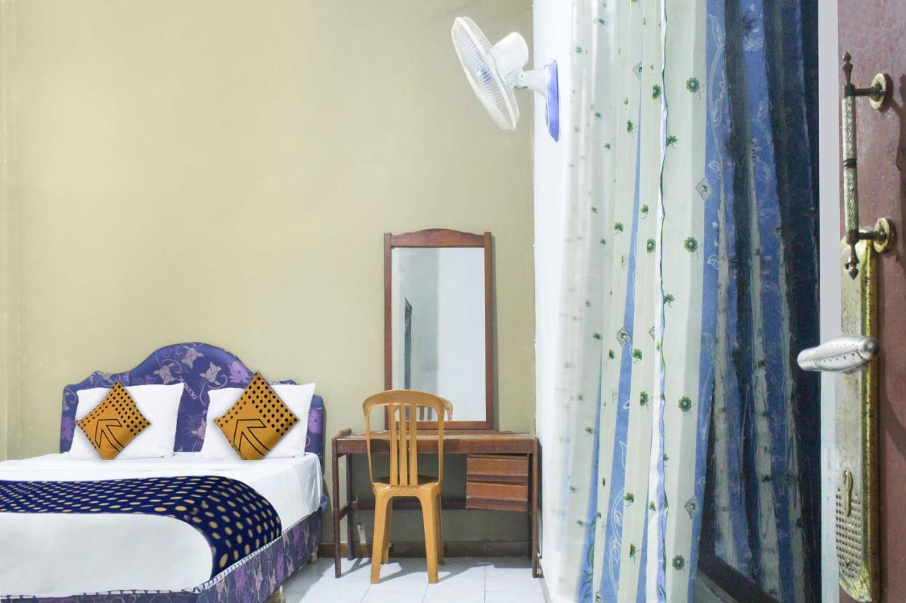 Spot On 91212 Hotel Kelimutu クパン エクステリア 写真